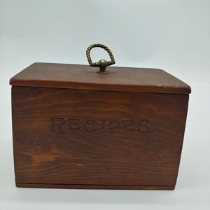 Vintage classic basic handle wood recipes box